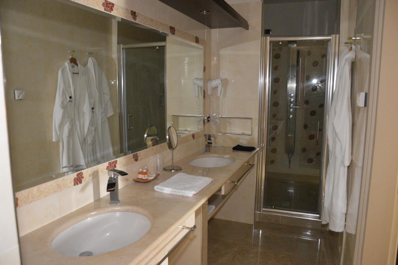 Roccamonfina Palace Hotel Стая снимка